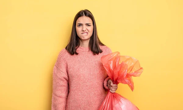 Pretty Woman Looking Puzzled Confused Trash Bag Concept — Foto Stock