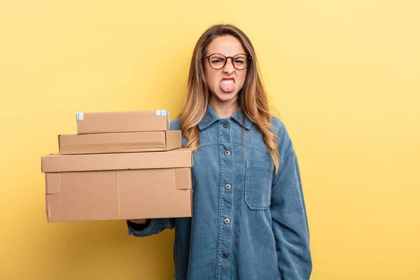 Pretty Woman Feeling Disgusted Irritated Tongue Out Package Boxes Concept — Stockfoto