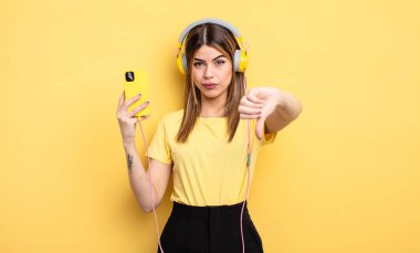 Çapraz hissetmek, baş parmakları aşağı göstermek