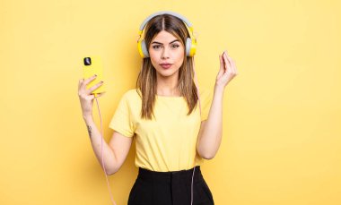 Capice ya da para hareketi yaparak, sana ödemeni söylüyor.