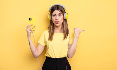 Şaşkınlık içinde bakıyorlardı.