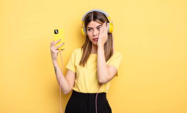 Sıkıldım, hayal kırıklığına uğradım ve uykum geldi.