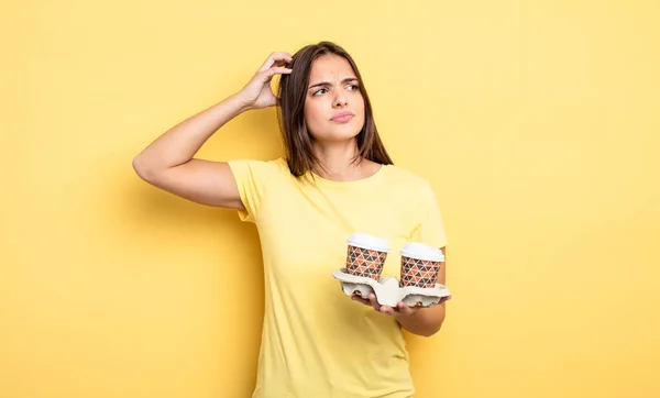 Pretty Woman Feeling Puzzled Confused Scratching Head Take Away Coffee — Stockfoto
