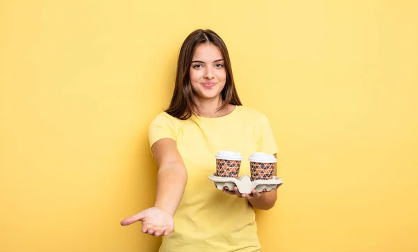 Pretty Woman Smiling Happily Friendly Offering Showing Concept Take Away — Stockfoto