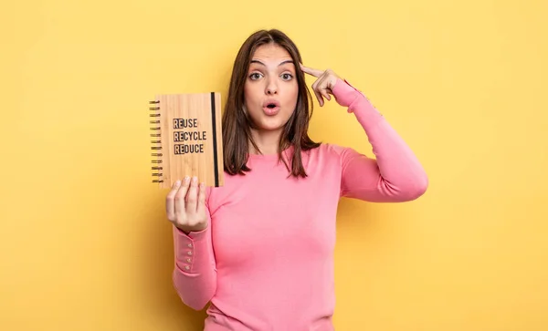 Pretty Woman Looking Surprised Realizing New Thought Idea Concept Recycle — Stockfoto