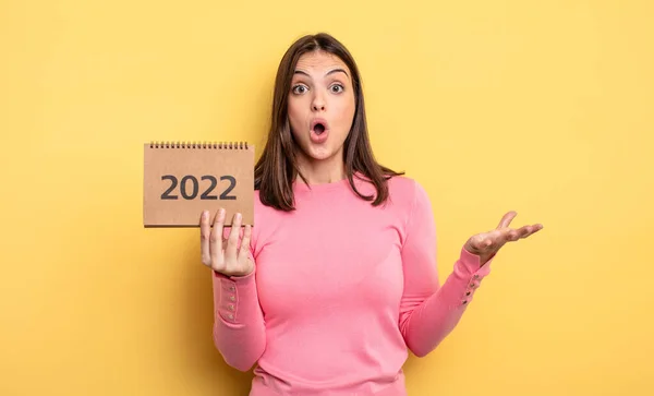 Pretty Woman Amazed Shocked Astonished Unbelievable Surprise 2022 Calendar Concept — Stockfoto