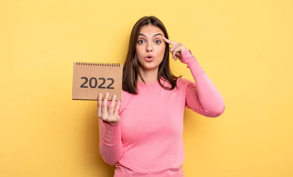 Pretty Woman Looking Surprised Realizing New Thought Idea Concept 2022 — Foto Stock
