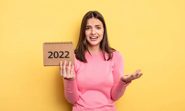 Pretty Woman Looking Desperate Frustrated Stressed 2022 Calendar Concept — Stockfoto