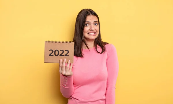 Pretty Woman Looking Puzzled Confused 2022 Calendar Concept — Foto Stock