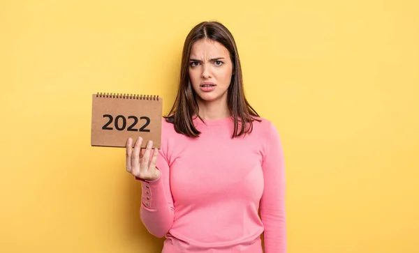 Pretty Woman Feeling Puzzled Confused 2022 Calendar Concept — Foto de Stock