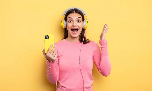 Pretty Woman Feeling Happy Astonished Something Unbelievable Listening Music Concept — Φωτογραφία Αρχείου
