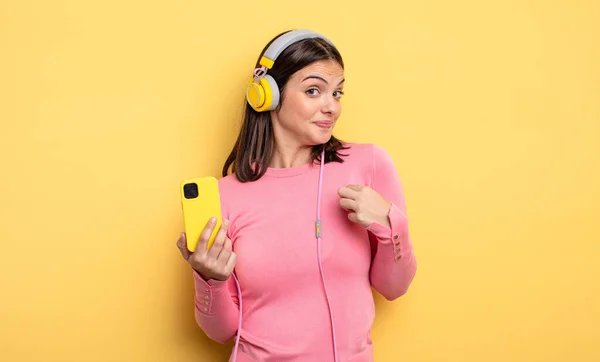 Pretty Woman Looking Arrogant Successful Positive Proud Listening Music Concept — Stockfoto