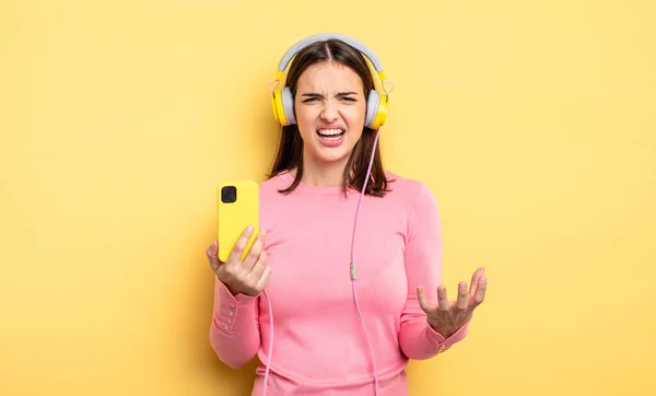 Pretty Woman Looking Angry Annoyed Frustrated Listening Music Concept — 图库照片