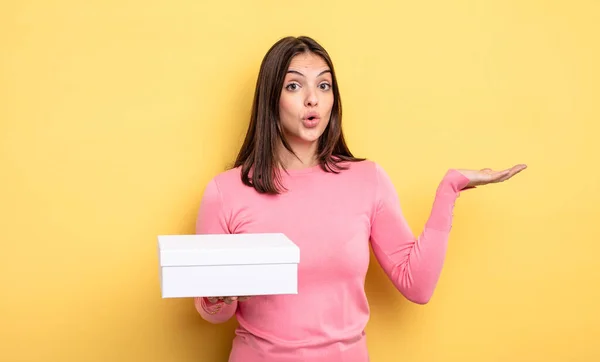 Pretty Woman Looking Surprised Shocked Jaw Dropped Holding Object White —  Fotos de Stock