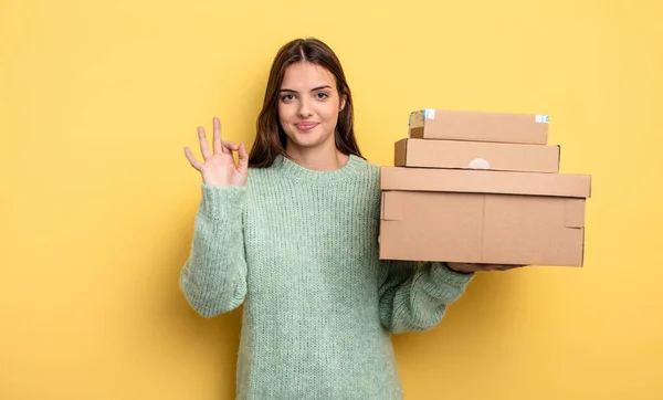 Pretty Woman Feeling Happy Showing Approval Okay Gesture Packages Boxes — Stockfoto