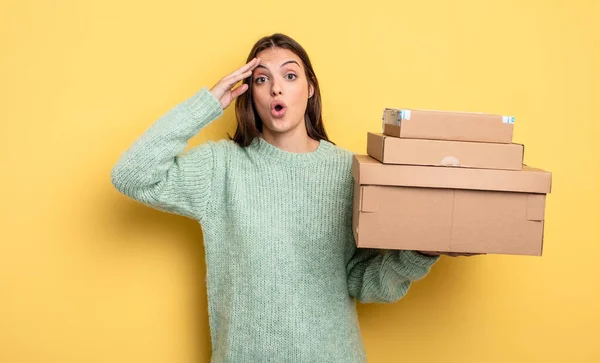 Pretty Woman Looking Happy Astonished Surprised Packages Boxes Concept — Stockfoto