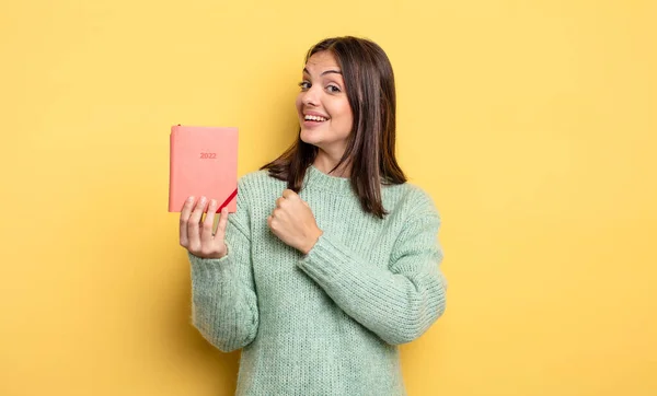 Bella Donna Sentirsi Felice Fronte Una Sfida Festeggiare Concetto Progettista — Foto Stock