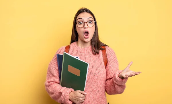 Pretty Student Woman Amazed Shocked Astonished Unbelievable Surprise — Zdjęcie stockowe