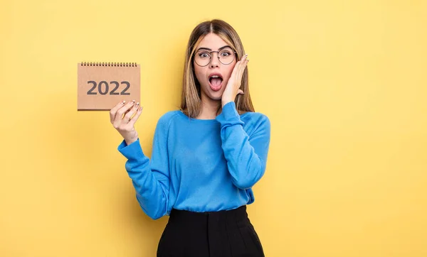 Pretty Woman Feeling Shocked Scared 2022 Calendar Concept — стоковое фото