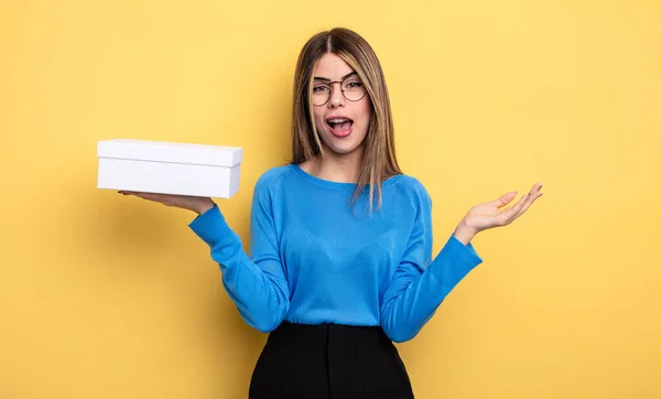 Mujer Bonita Sentirse Feliz Sorprendido Darse Cuenta Una Solución Idea —  Fotos de Stock