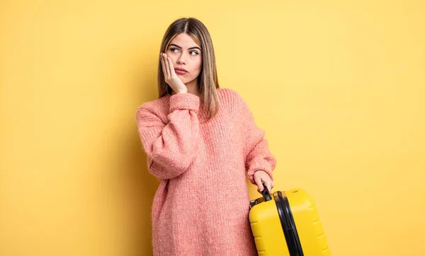 Hübsche Frau Die Sich Nach Einer Anstrengenden Zeit Gelangweilt Frustriert — Stockfoto