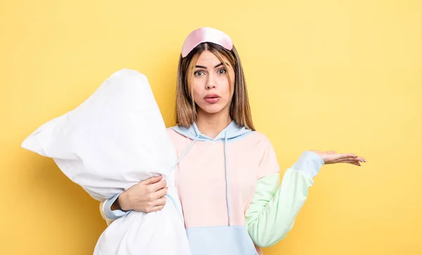 Pretty Woman Looking Surprised Shocked Jaw Dropped Holding Object Pajamas — Stock Photo, Image