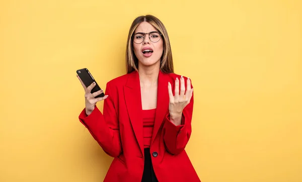 Geschäftsfrau Die Verzweifelt Frustriert Und Gestresst Wirkt Smartphone Konzept — Stockfoto