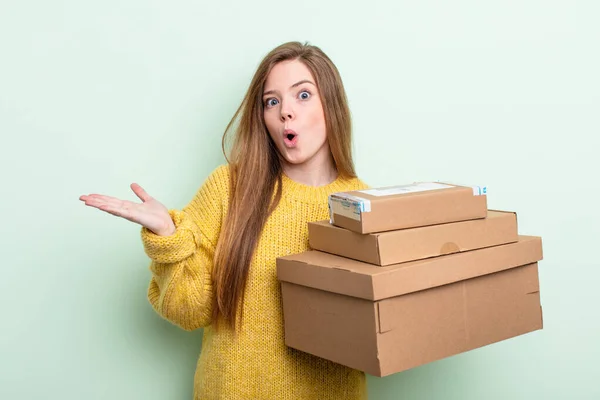 Red Hair Woman Looking Surprised Shocked Jaw Dropped Holding Object — Stock Photo, Image