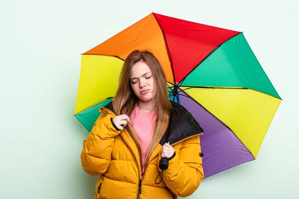 Rossa Donna Sentirsi Stressata Ansiosa Stanca Frustrata Concetto Ombrello — Foto Stock