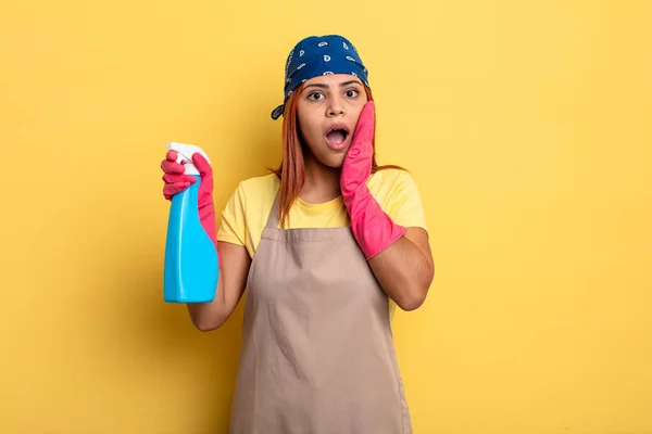 Hispanic Woman Feeling Shocked Scared Cleaning Housekeeper Concept — Stock Photo, Image