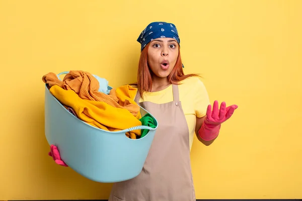 Housekeeper Amazed Shocked Astonished Unbelievable Surprise Washing Clothes Concept — Stock Photo, Image