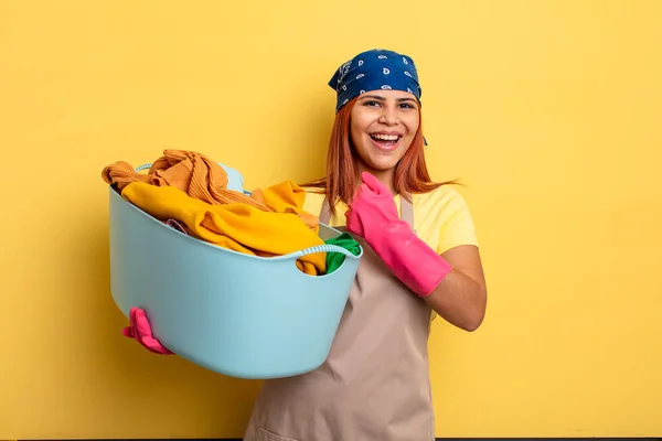 Housekeeper Feeling Happy Facing Challenge Celebrating Washing Clothes Concept — Stock Photo, Image