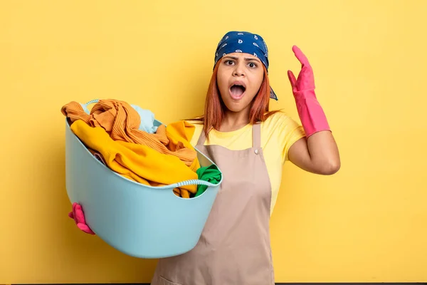 Housekeeper Screaming Hands Air Washing Clothes Concept — Stock Photo, Image