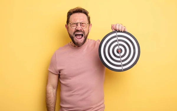 Hombre Mediana Edad Gritando Agresivamente Mirando Muy Enojado Concepto Diana —  Fotos de Stock