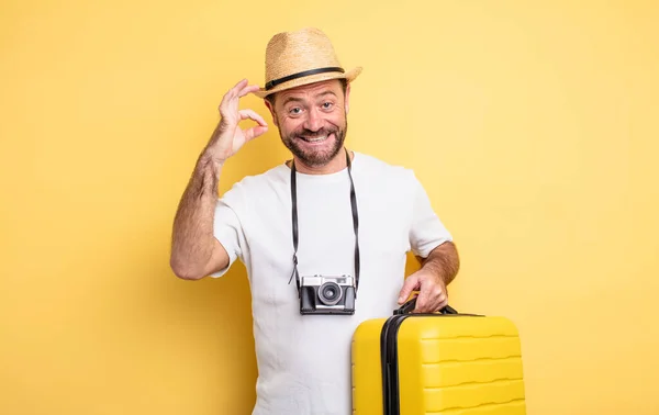 Middle Age Man Tourist Feeling Happy Showing Approval Okay Gesture — ストック写真