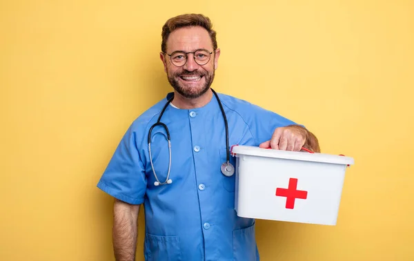 Enfermera Médico Que Parece Feliz Gratamente Sorprendido Concepto Negocio Teléfono —  Fotos de Stock