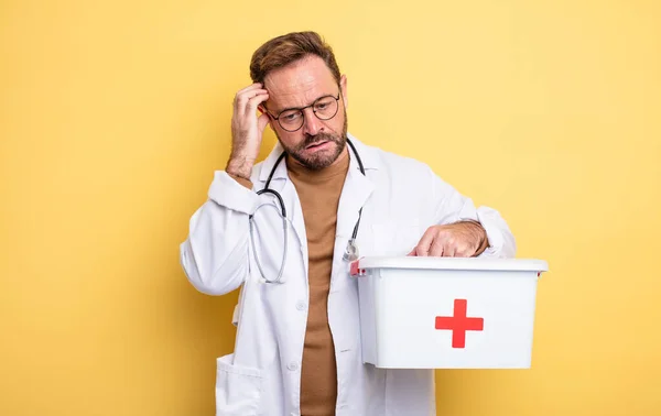 Enfermeiro Médico Sentindo Entediado Frustrado Sonolento Após Cansativo Conceito Negócio — Fotografia de Stock