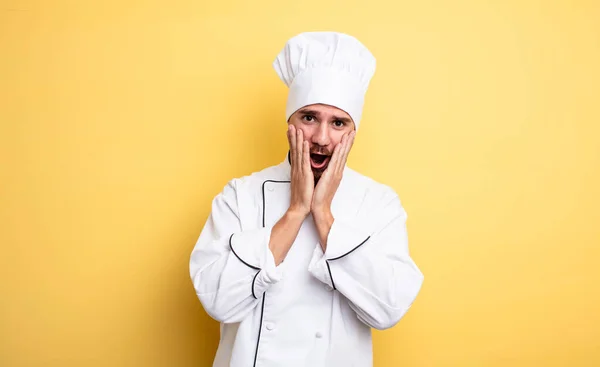 Chef Hombre Sentirse Sorprendido Asustado — Foto de Stock