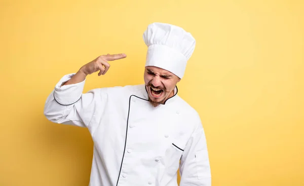 Chef Hombre Buscando Infeliz Estresado Gesto Suicida Haciendo Signo Arma — Foto de Stock