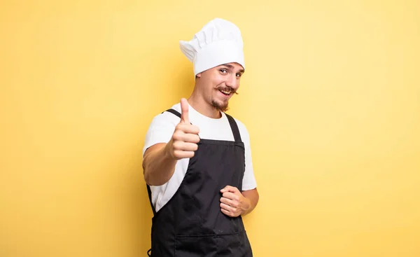 Kochmann Ist Stolz Lächelt Positiv Mit Erhobenem Daumen — Stockfoto