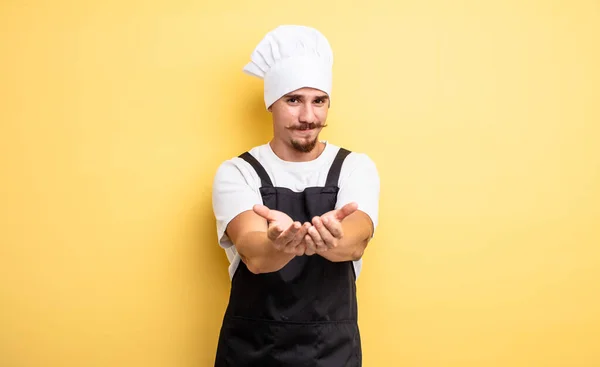 Chef Kok Lacht Gelukkig Met Vriendelijk Het Aanbieden Tonen Van — Stockfoto