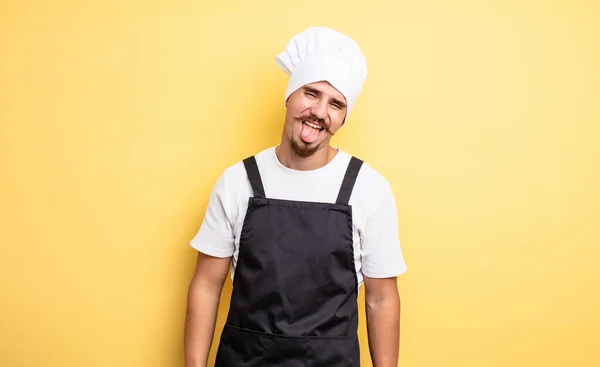 Uomo Chef Con Atteggiamento Allegro Ribelle Scherzare Attaccare Lingua Fuori — Foto Stock
