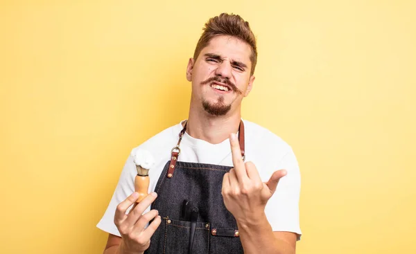 Hipster Fryzjer Człowiek Uczucie Wściekły Zirytowany Buntowniczy Agresywny — Zdjęcie stockowe