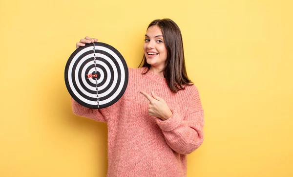 Ler Glatt Känner Sig Glad Och Pekar Sidan — Stockfoto