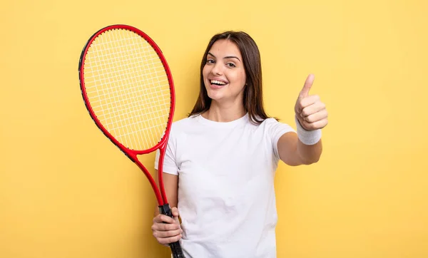 Pretty Woman Feeling Proud Smiling Positively Thumbs Tennis Player Concept — Foto Stock