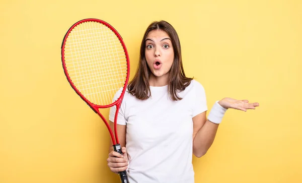 Pretty Woman Looking Surprised Shocked Jaw Dropped Holding Object Tennis — Foto Stock