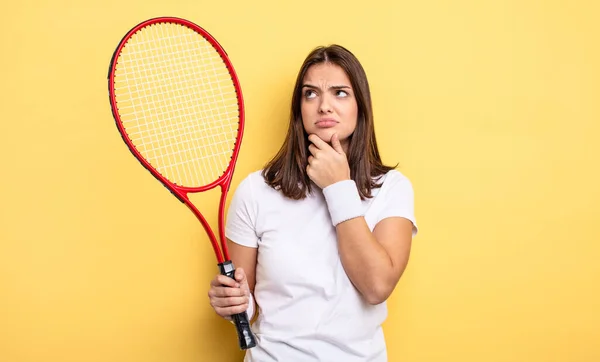 Pretty Woman Thinking Feeling Doubtful Confused Tennis Player Concept — Stock Photo, Image