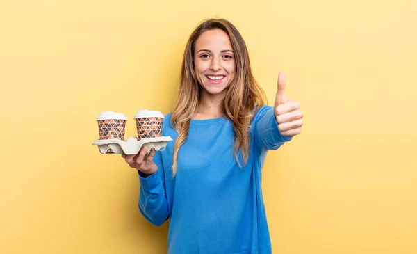 Pretty Woman Feeling Proud Smiling Positively Thumbs Take Away Coffee — Stockfoto