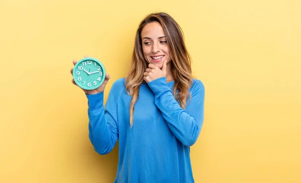 Pretty Woman Smiling Happy Confident Expression Hand Chin Holding Alarm — Foto de Stock