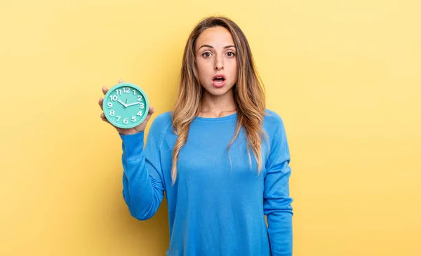 Pretty Woman Looking Very Shocked Surprised Holding Alarm Clock — Photo